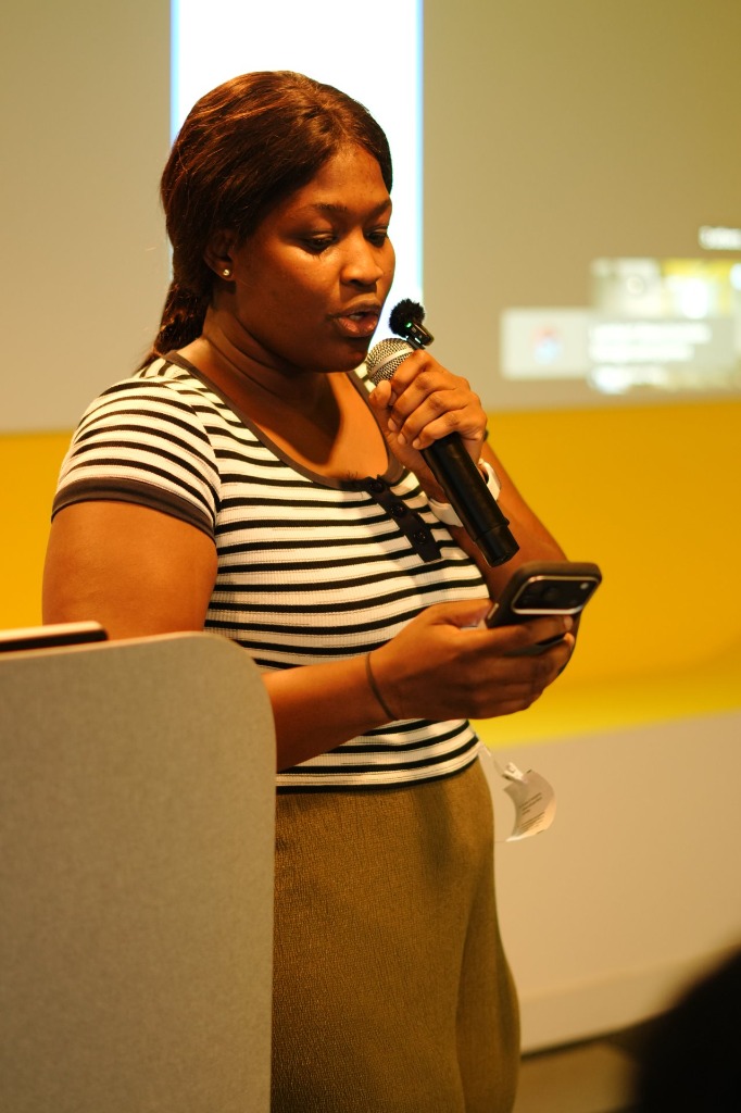 Speaker sharing notes from phone